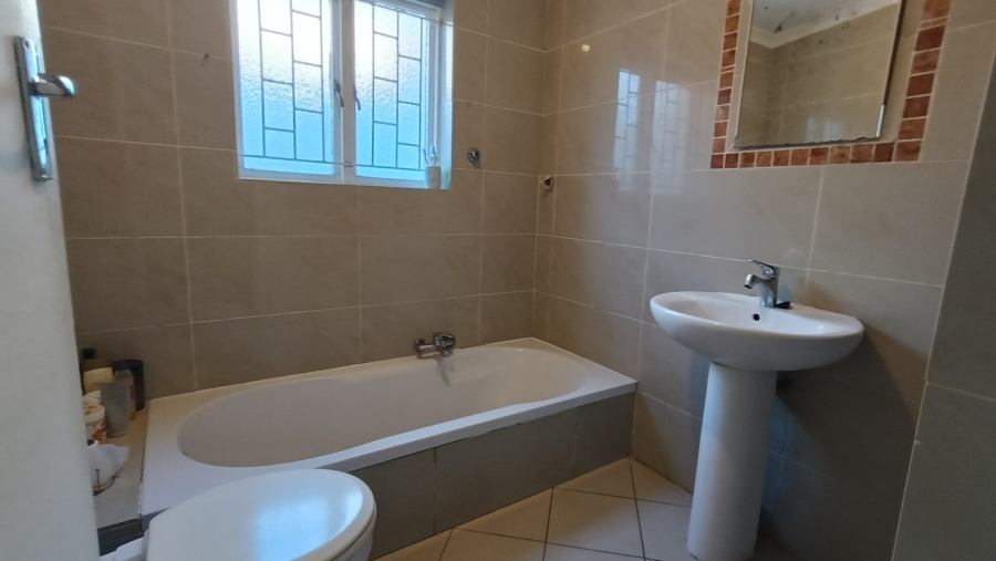 2 Bedroom Property for Sale in Zonnebloem Western Cape